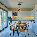 Villa 4 Bedroom - 9269 *