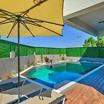 Villa 4 Bedroom - 9269
