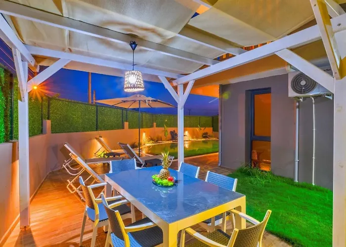 4 Bedroom - 9269 Villa *