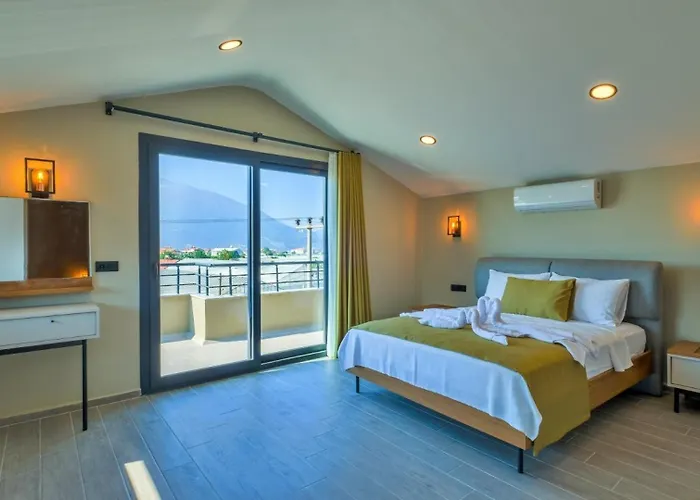 4 Bedroom - 9269 *