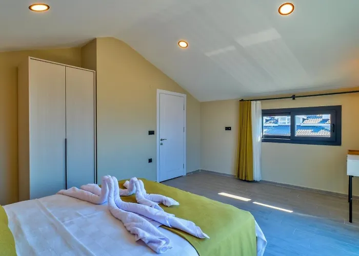 4 Bedroom - 9269 *